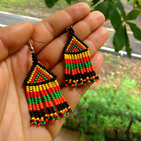 Jewelry - 🌻 beaded danglers